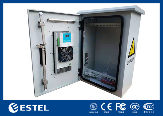 Armadio per telecomunicazioni esterno montato su palo a parete con TEC Cooler Rack da 19 pollici Spazio utente 7U
