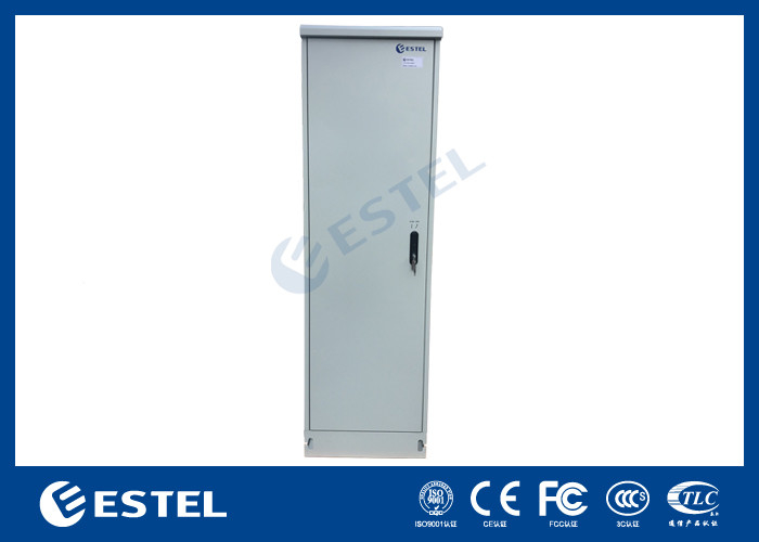 ET6585217-EQ Confinamento per telecomunicazioni all'aperto con una porta anteriore e una porta posteriore